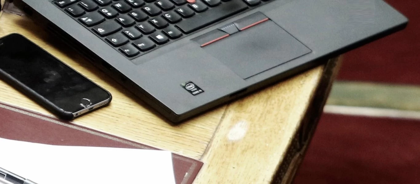 Προσοχή σε κινητά, tablet και laptop – Πως τα καθαρίζουμε σωστά